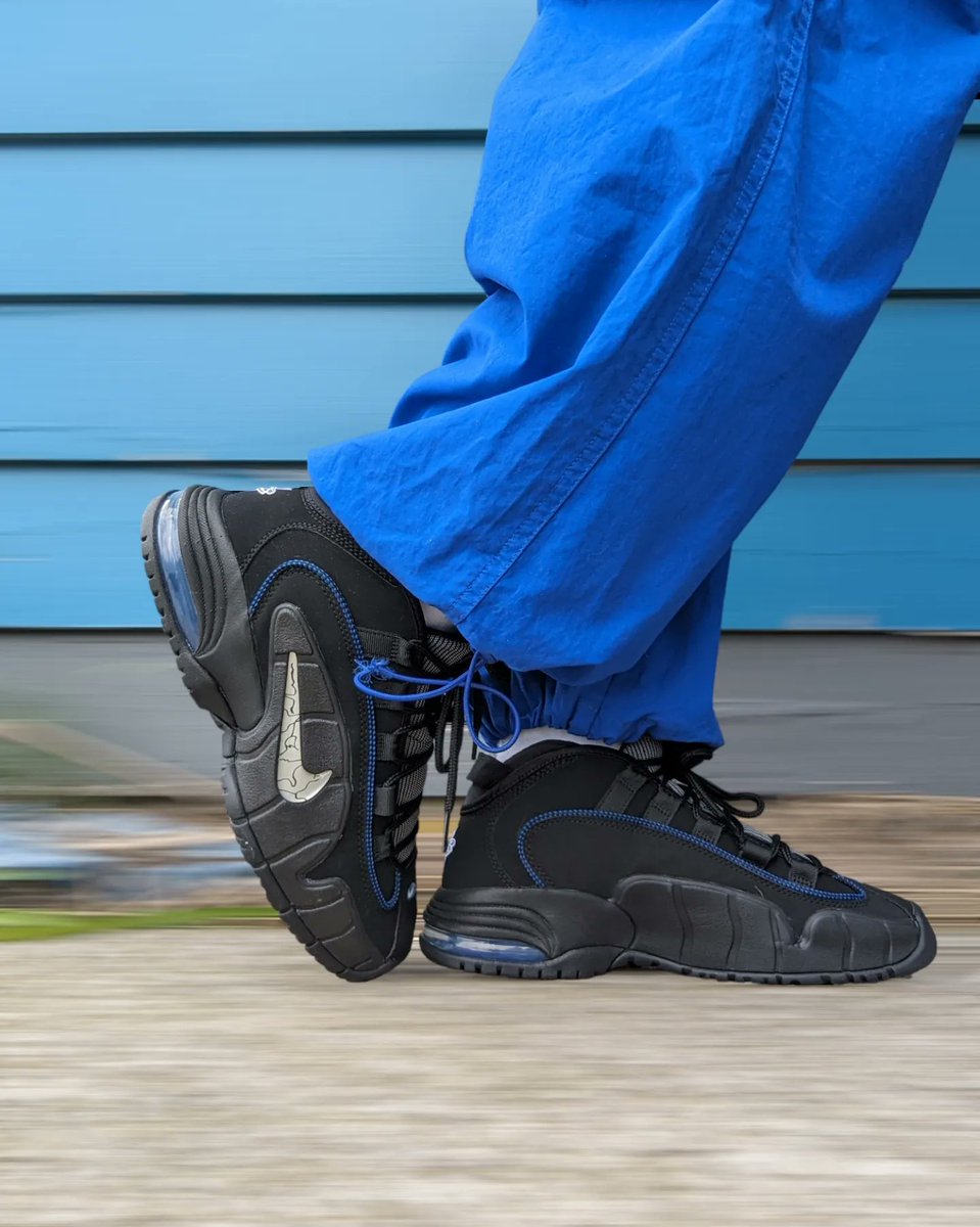 Sunday Penny Vibes! 💙🖤

#KOTD #Nike #AirMaxPenny1 #Allstar #ashwithkicks #wearyourkicks #yoursneakersaredope 

Hoodie @iam1cent x @nike 
Pants @target @targetstyle 
Shoes @iam1cent x @nike 

📸 @CoachLoz