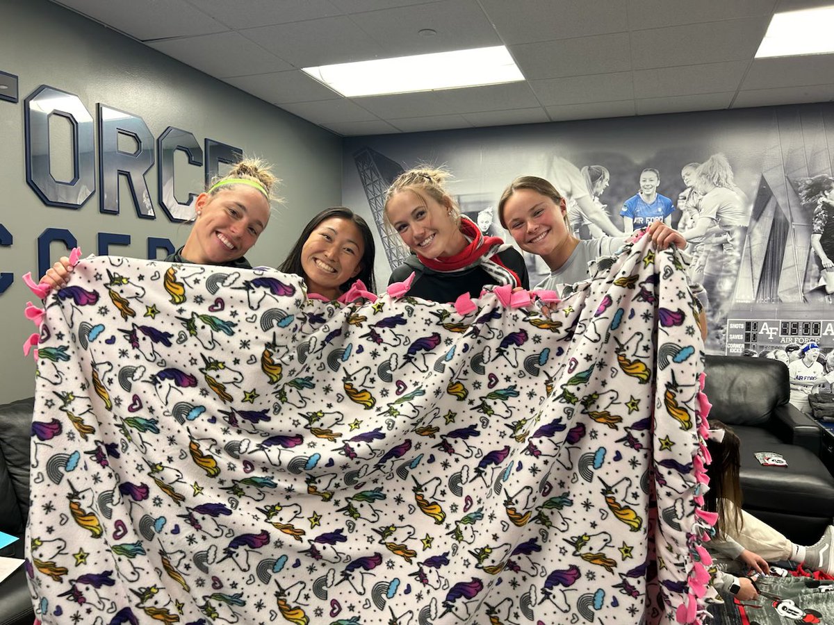 We loved making blankets for Children’s Hospital Colorado this week to provide comfort and warmth to patients 💙🤍 #Family 🫶