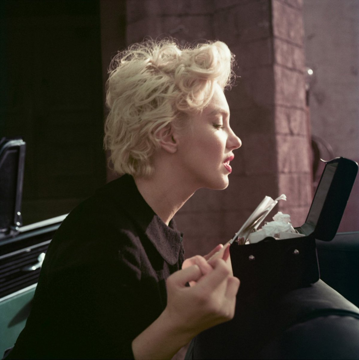 Marilyn Monroe | “Peasant Sitting” | Milton H. Greene | May 1954 “Rifling through the 20th Century Fox prop closet during one of those glorious Sunday afternoons on the studio backlots, Milton and Marilyn photographed the “Peasant Sitting”. Taken on May 24, 1954, this series was…