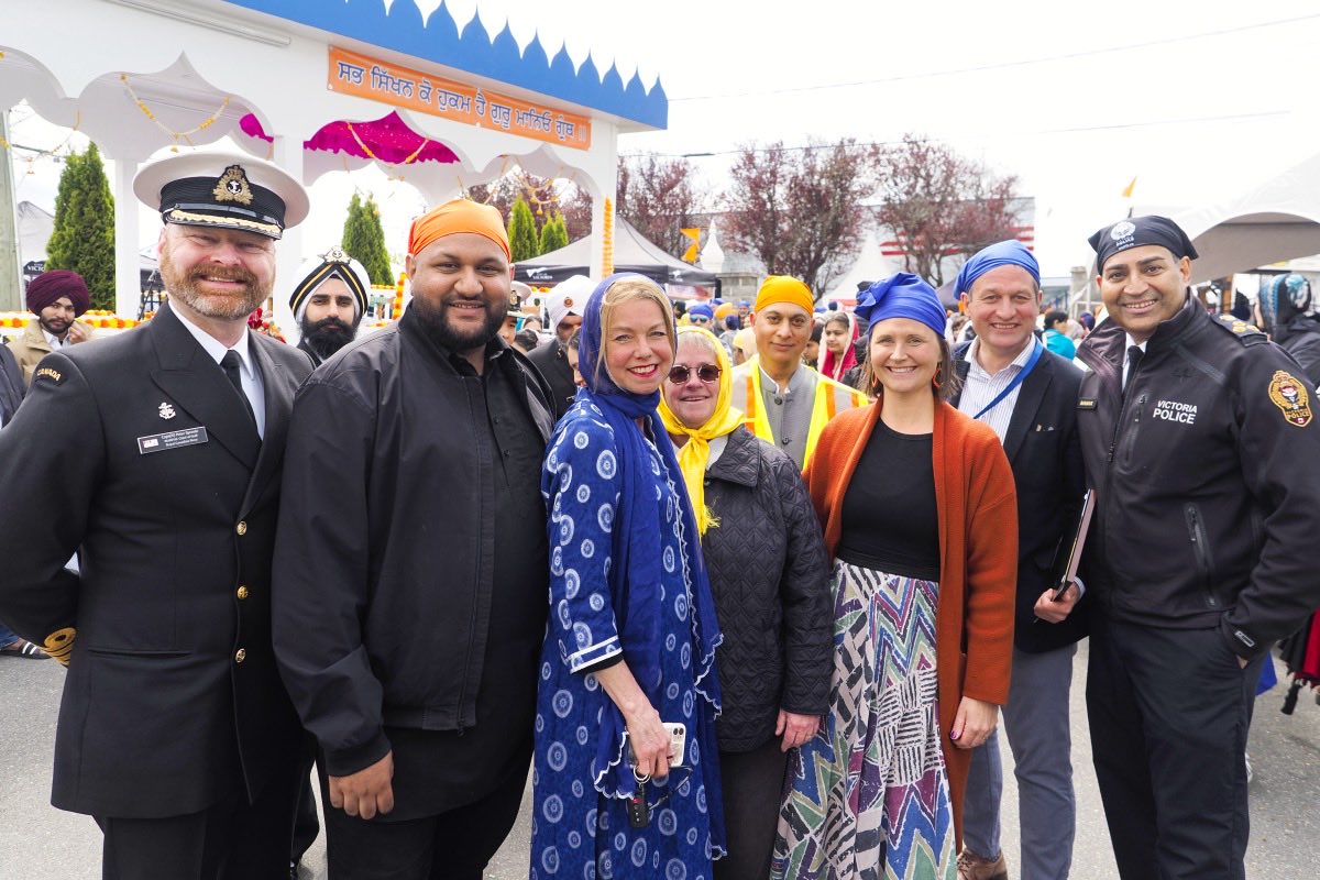 What a brilliant celebration of Vaisakhi in Victoria today! Thousands upon thousands of people enjoyed the parade, amazing food & festivities. My thanks to the Gurdwara Singh Sabha Society for organizing such a great event! @GraceALore @rparmarBC @MitziDeanBC @MurrayRankinNDP