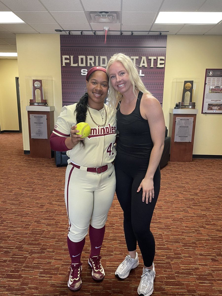 @FSU_Softball @sydneysherrilll @BeachumJaysoni .. how cool is this … love our Nole family!