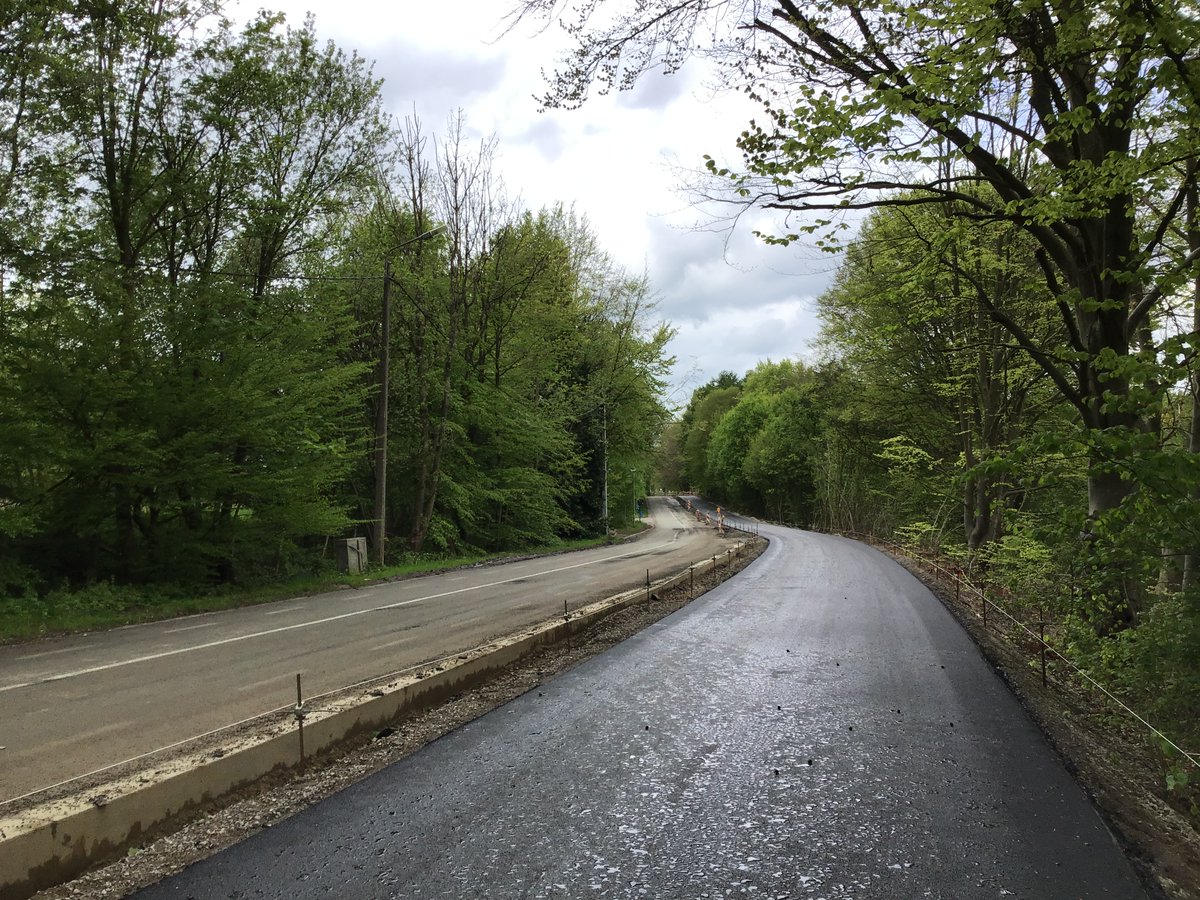 alechat1's tweet photo. Travaux de la #F204 sur le côté de la Vlierbeekberg - Update
La #cyclostrade est maintenant macadémisée.
C'est un billard...
😍😍😍
(vidéo suivra) https://t.co/4n398bDPpI