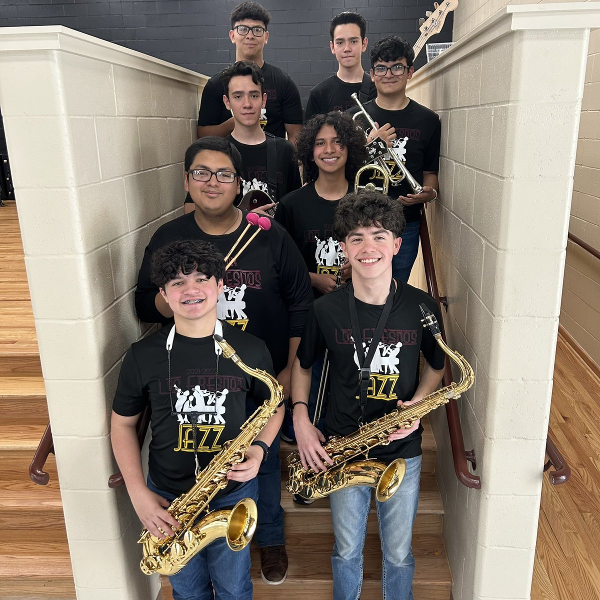 rmsgatorband's tweet photo. The award-winning LFHS Jazz Orchestra performing for our 7th/8th grade band students, featuring some of our very own former Gator Band members! 🐊🎷🎸🎺🥁 You were all amazing! 👏🏼👏🏼👏🏼 https://t.co/9kGuBEwaeU