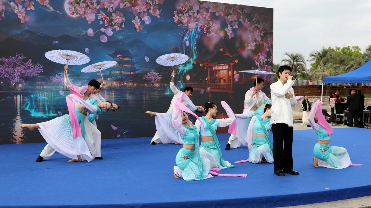 The 13th Gusha #ReadingSeason in #Tongzhou was a huge success! From mesmerizing guqin performances to engaging parent-child reading sessions, the event attracted a large number of participants, promoting a love for reading among the community.
#LivableTongzhou
