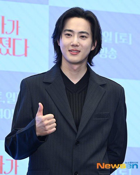 The 'Green Heart Bazaar', which is held every year as a talent donation of stars, celebrates its 12th anniversary this year. SUHO donated his items to the Green Heart Bazaar to support children in the Gaza Strip. 👉 cbci.co.kr/news/articleVi… @weareoneEXO #SUHO