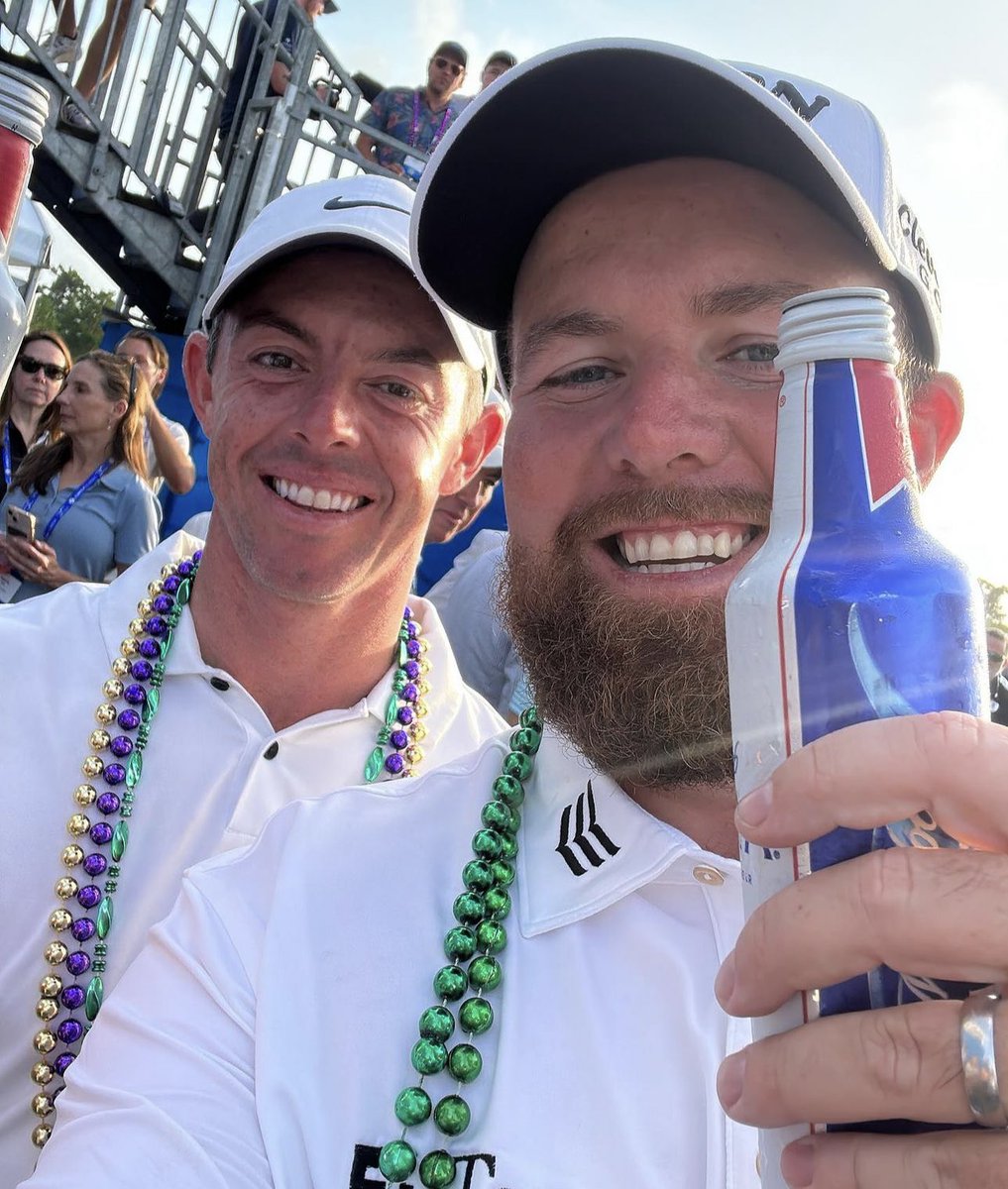 🚨📸🍺 Shane Lowry takes to Instagram for a winning selfie with Rory and a beer in hand @TrackingRory @LowryTracker