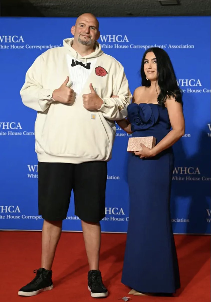 Senator John Fetterman at the traditionally black tie White House Correspondents Dinner . No. Just No.