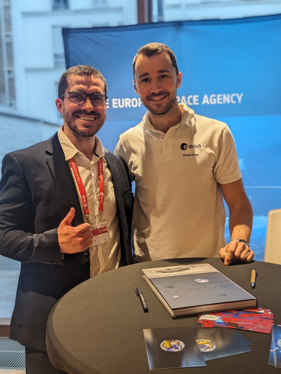 ThomAldebaran's tweet photo. Merci !
Merci à l'@esa  qui nous a accueilli dans son sublime Siège historique, rénové, pour cette première conférence des "Rencontres en apESAnteur".

Cette conférence inaugurale, qui avait pour thème " Le vol spatial habité en Europe ", était magnifique pour deux raisons : 👇 https://t.co/OU1xE386YQ