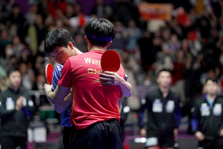 butterflyonline.com/wp-content/upl…
Lots of Shuffling in the Top 25
 bit.ly/4dkGcl0
(by Steve Hopkins)
Wang Chuqin and Fan Zhendong remain numbers 1 and 2 in the ITTF Rankings.  Ma Long has moved up to No. 3, jumping ...