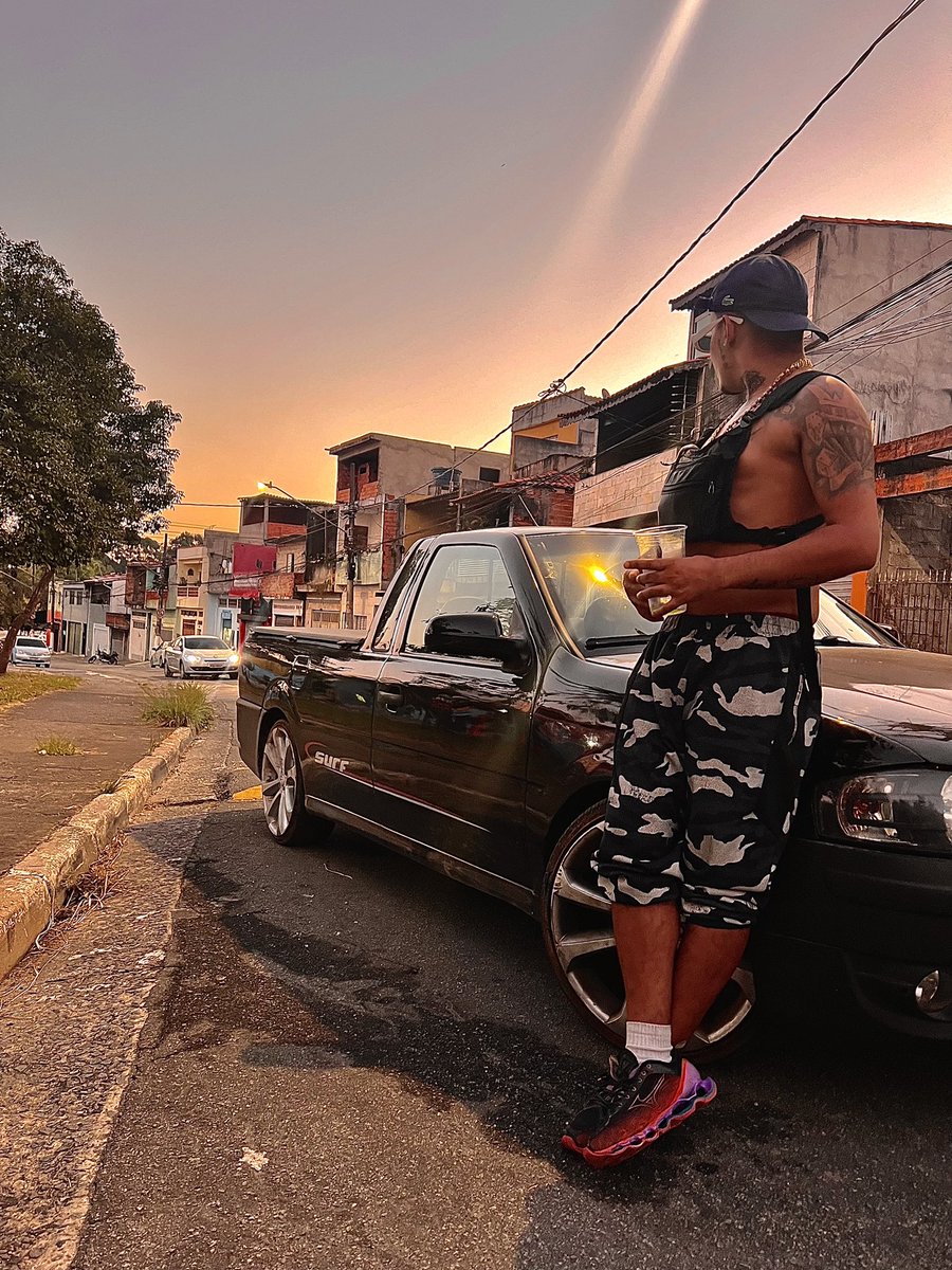 djdougbeat's tweet photo. Você sabe que eu sou negro e não chinês, certo? #GTA https://t.co/Kr0CHiUJ7Y