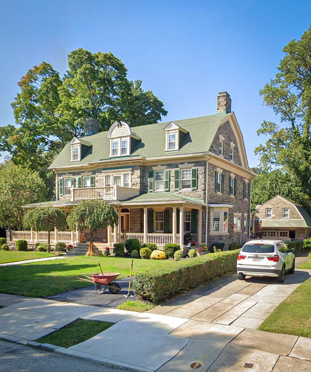 Gorgeous stone Dutch Colonial with matching detached garage in Philadelphia, Pennsylvania 🇺🇸 • 📸 Google Streetview