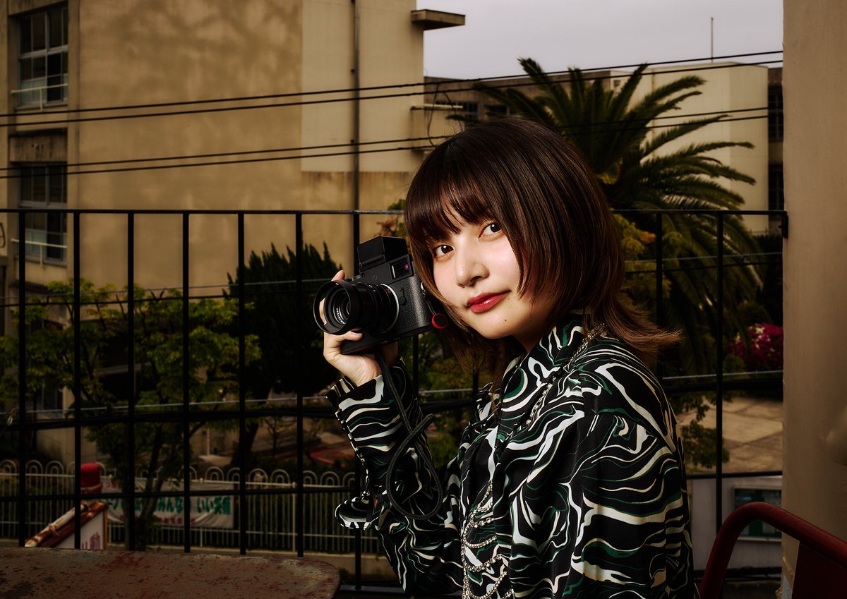 Strange days
M11+Apo-Summicron-M 1:2/35 ASPH. 
 Profoto A10 w/  click softbox (Day light synchronization)
 #portraits #写真好きな人と繋がりたい