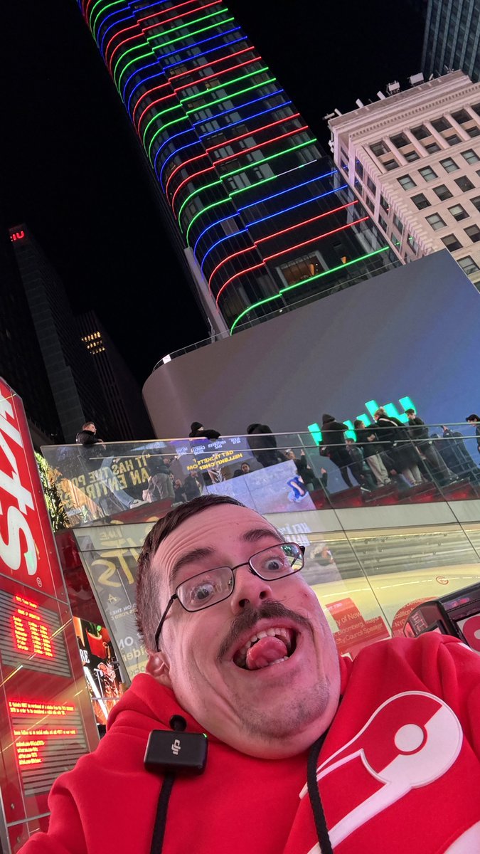 ok gang, gonna be in the middle of Times Square to film a video at around 11pm. come by and bring me a hotdog