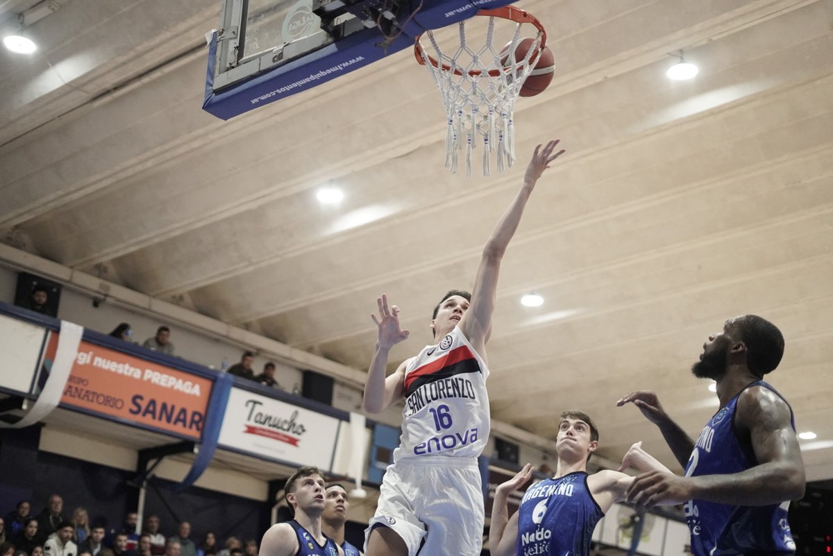 #Básquet 🏀 Caída en Junín #SanLorenzo, que ya está clasificado a los playoffs, perdió 88-81 ante Argentino, por el juego 33 de la Liga Nacional. 👉 El próximo partido del Ciclón será el domingo 5/5, cuando reciba a Boca Juniors, en Boedo, en horario a confirmar.