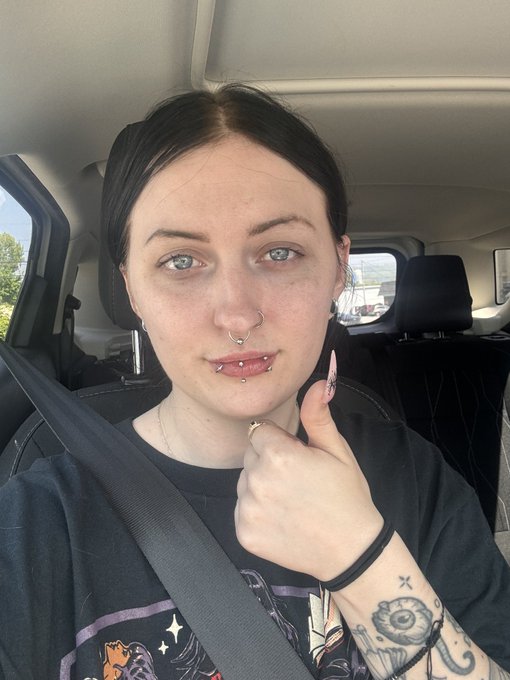 Dropped the kids off at home, took a 100mg gummy, just woke back up . I&rsquo;m tired and sore lmao https://t<a href="/tag/callusmommy"class="tags"><span>#callusmommy</span></a>