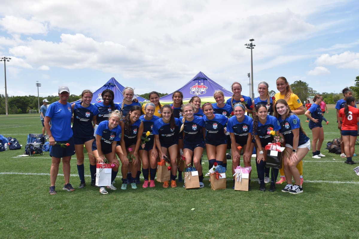 alanabennett06's tweet photo. End of an era🥲 So excited to see what new chapter God has for me.
For my seniors- “I will miss you and can’t wait to see you shine in college”🩷 I will forever love for this team. #tbusoccer #tbu06ecnl #endofanera #soccer #notcrying https://t.co/jZ8IBC0zBl