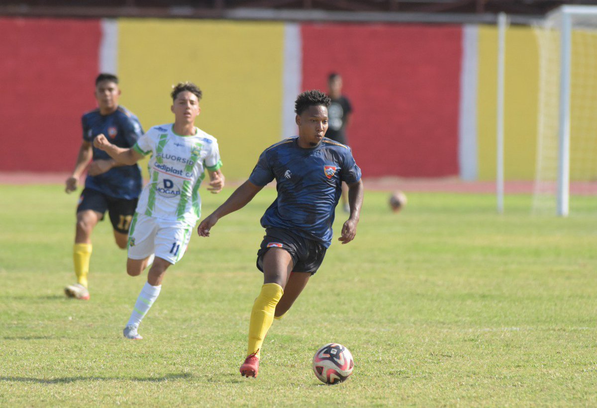 AraguaFC's tweet photo. 𝐈𝐦á𝐠𝐞𝐧𝐞𝐬 𝐝𝐞 𝐧𝐮𝐞𝐬𝐭𝐫𝐚 𝐯𝐢𝐜𝐭𝐨𝐫𝐢𝐚 🆚 𝐔𝐫𝐞ñ𝐚 𝐒𝐂

"𝙴𝚕 ú𝚗𝚒𝚌𝚘 𝙰𝚞𝚛𝚒𝚛𝚛𝚘𝚓𝚘 𝚍𝚎 𝚅𝚎𝚗𝚎𝚣𝚞𝚎𝚕𝚊" 🟡🔴 https://t.co/3ErdZkO6FS