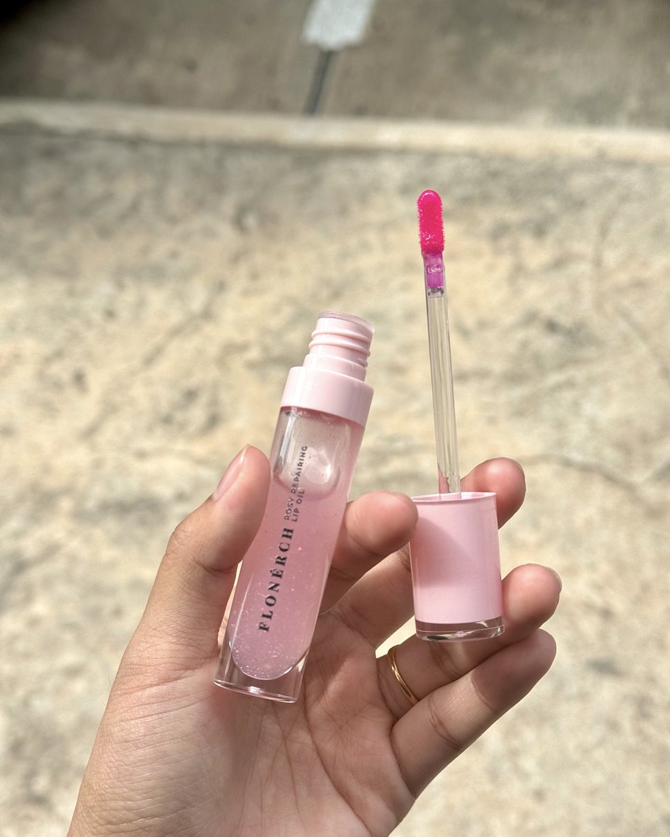 aliaffauzi's tweet photo. The only penyelamat untuk bibir kering, gelap and menggelupas 🥹 https://t.co/O7iV7Xk83b