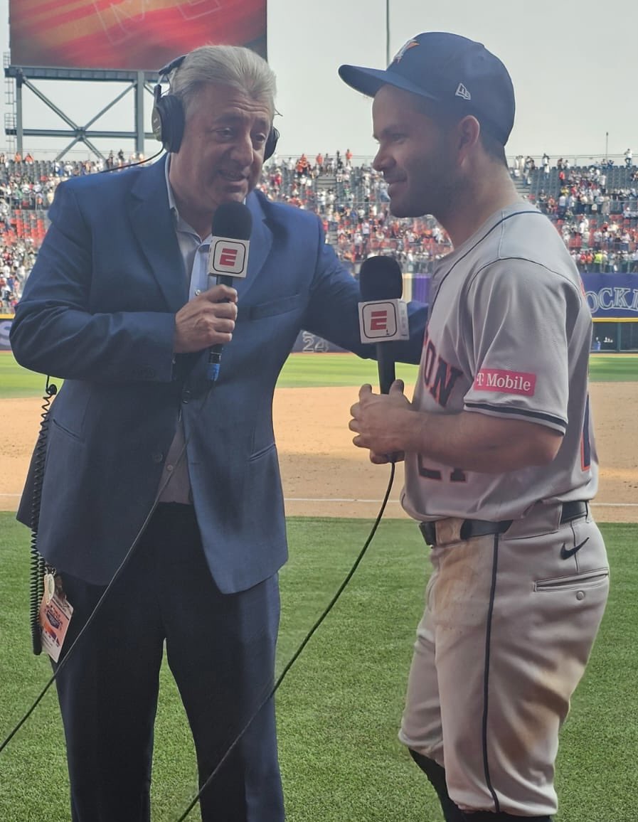 José Altuve 🇻🇪 se fue de 4-2, con 3 anotadas y su 7o. HR de la temporada para ser el héroe ofensivo de los Astros que derrotaron 8-2 a Colorado para barrerlos en la #mexicocityseries⚾️ Al finalizar nuestra transmisión en #MLBxESPN, platicamos con el venezolano.