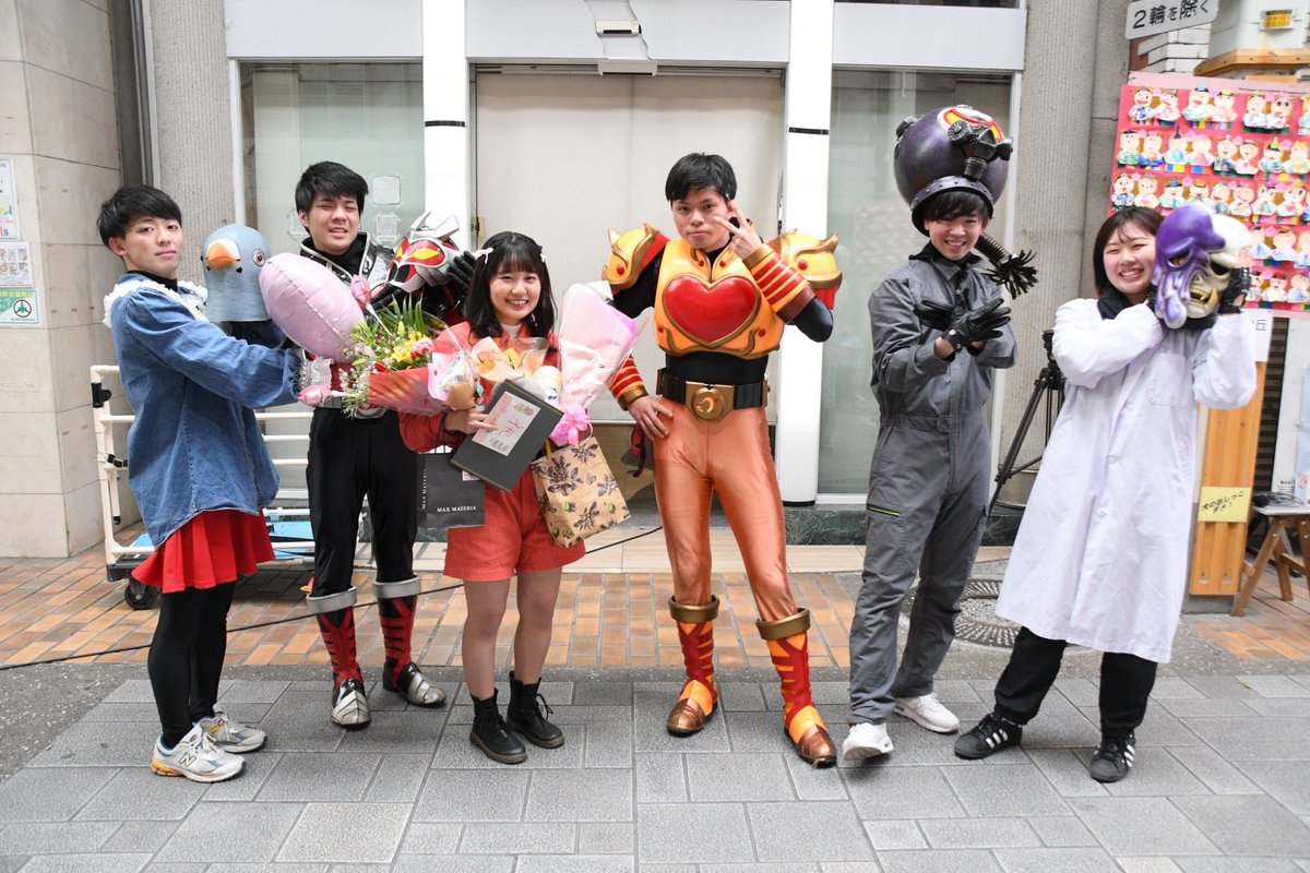 manaka1438's tweet photo. すっっごい今更やけど、１ヶ月以上前の引退公演！本当にたくさんの方に来ていただいて、嬉しかったです🥹花束や、プレゼント、かわいいお手紙もありがとうございました😭💖
 サプライズ音源もさすがにびっくりで、涙止まりませんでした😭😭
 本当にみんな大好きです！！これからも応援してます！ https://t.co/rDGOQWa0xo