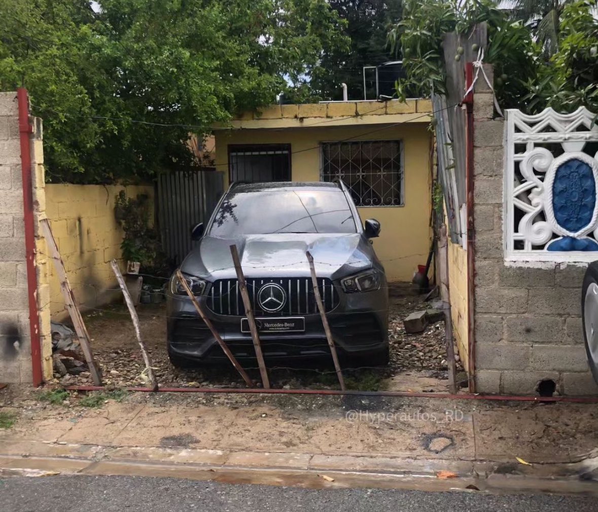 ⁦@MercedesBenzUSA⁩ vengan a ver como los dominicanos tienen su marca…