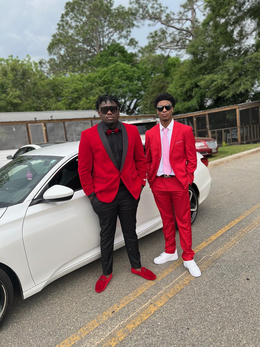 Cuff  ya dates my nephews on da prowl  🤣 🤣