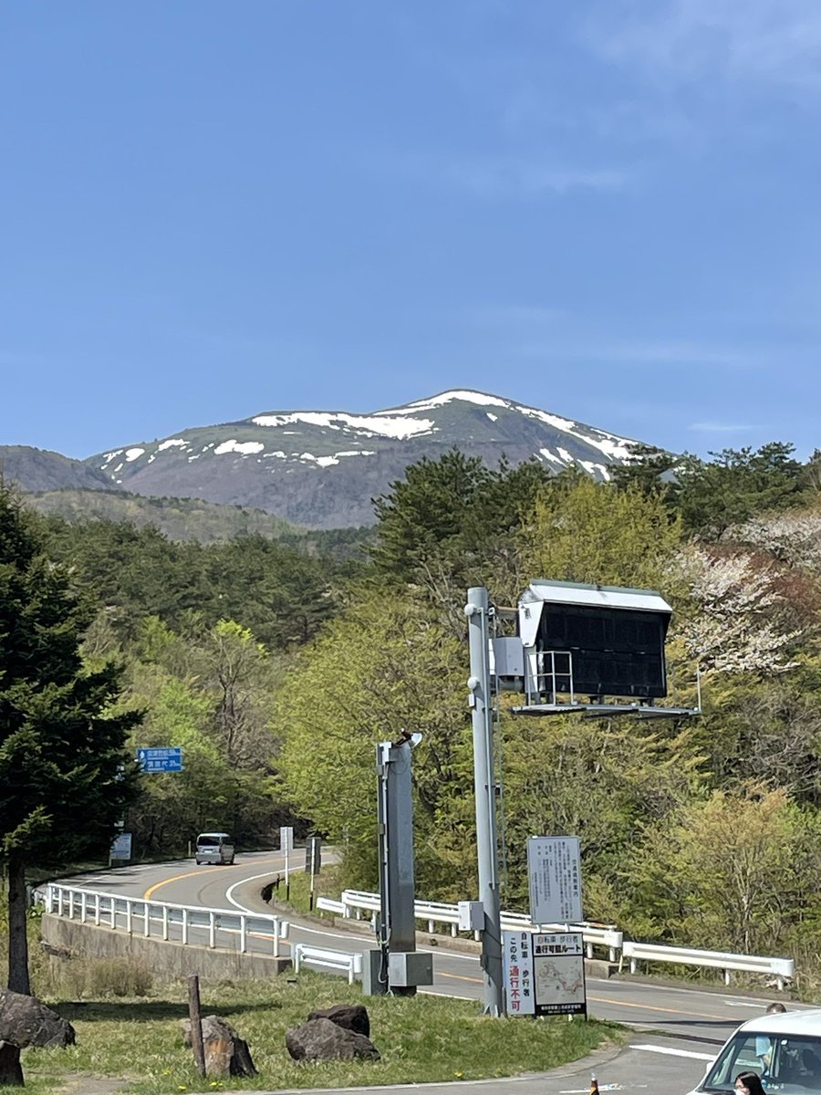 k_mata97's tweet photo. 道の駅つちゆから一切経山、安達太良山方面がよく見える。
いい天気だー、けどもう帰らねば…

#tuchiyuroadpark 
#ducati 
#Multistrada https://t.co/00co7rVrUi
