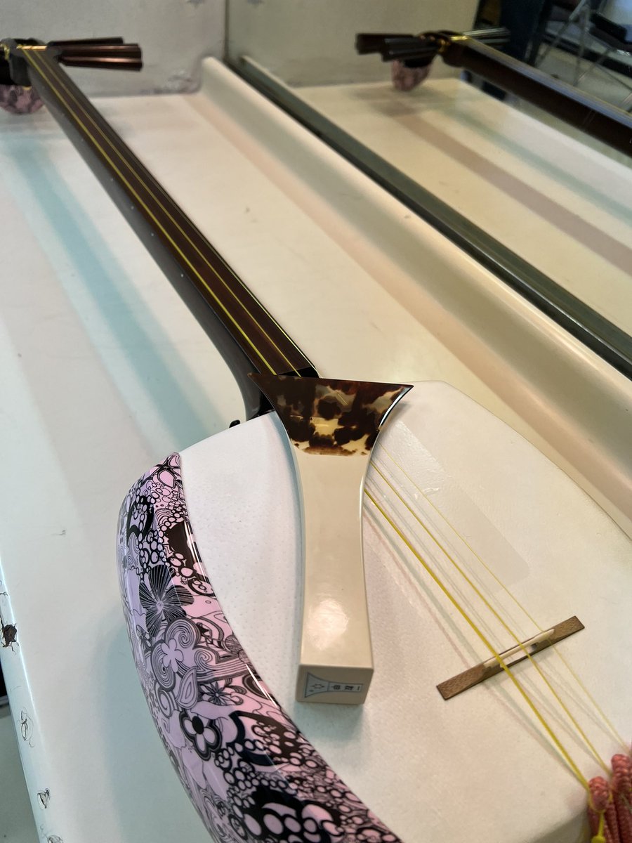 ryokkaan's tweet photo. 5年ほど前から始めている津軽三味線。

２ヶ月後の発表会に向けて練習中。

写真は、My三味線と、昨年に有志で参加させて頂いたコンサートの時のもの。

素晴らしい経験をさせていただきました✨ https://t.co/kXbgBaBtB0