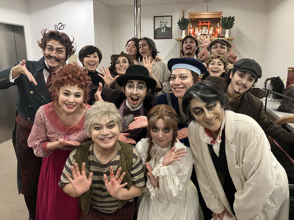 ミュージカル『スウィーニー・トッド フリート街の悪魔の理髪師』公式