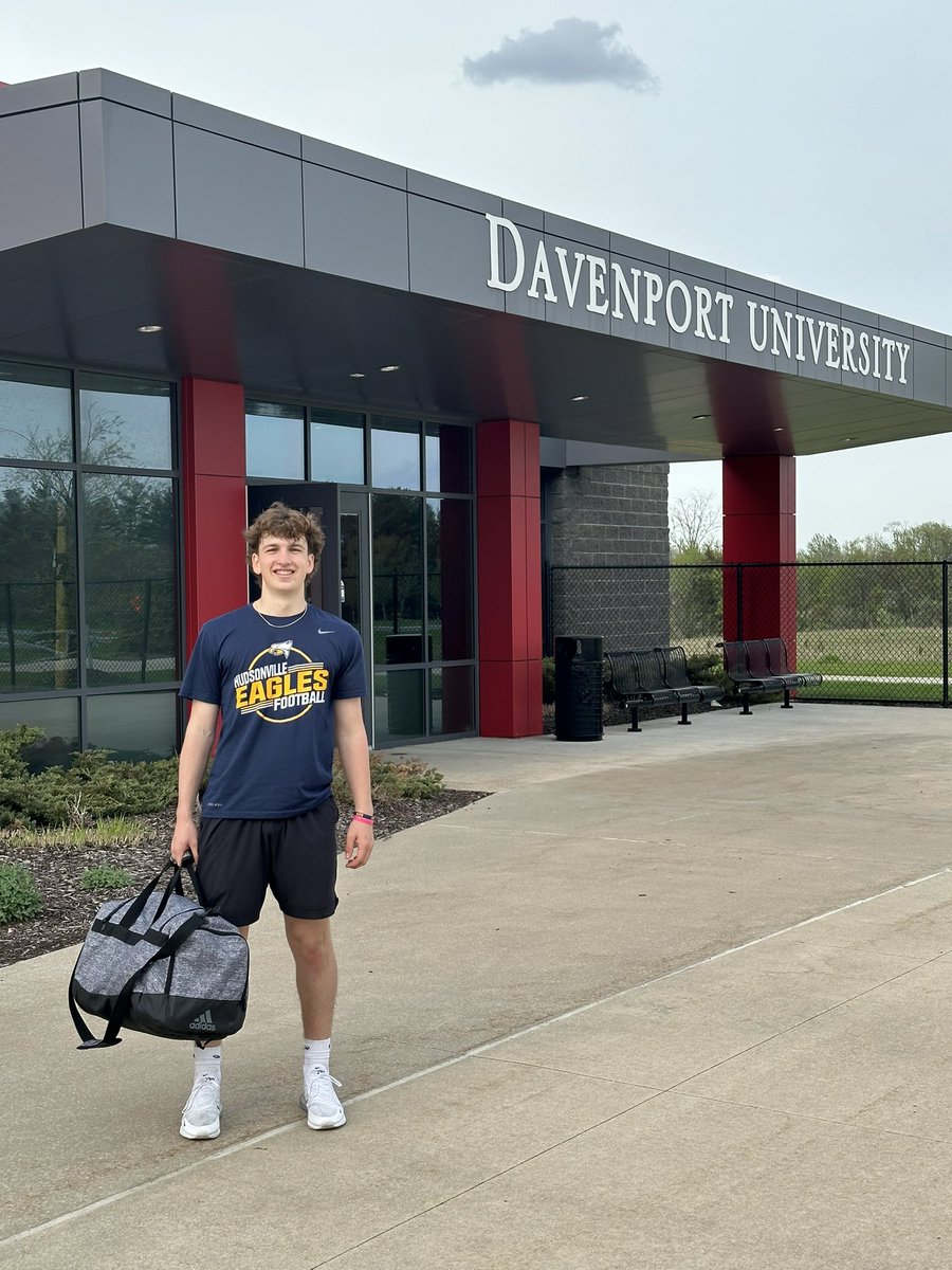ianjenkins_17's tweet photo. Had an amazing camp today with @DU_Football and was able to build great relationships with @EstolaBart and @CoachWalkerDU4! I look forward to hearing back! Check out my highlights from the camp! @Hudsyfootball @mikickacademy @MIexposure @JSeids26 @thekickingcoach @tophskickers https://t.co/b7MBtEUBqk