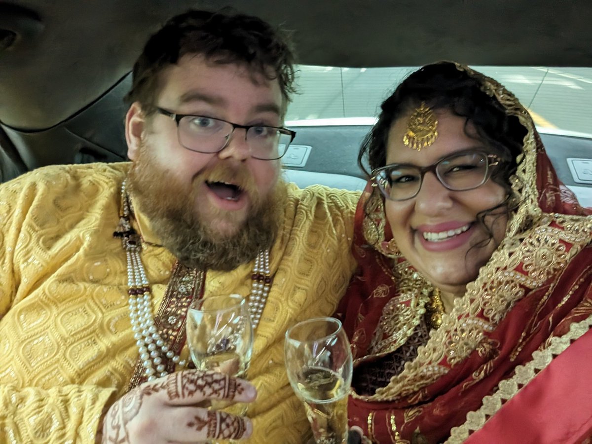 keenak00's tweet photo. Married! @tiny415 https://t.co/ykC5Mzr2lj