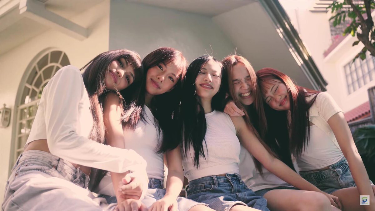 @ygig_official all! 🥹 but the last part is giving ‘dont be scared, i won’t let go’ 🍀 we love you girls!

#YGIG #YGIGUniverse #YGIGUniverseSpecialVideo