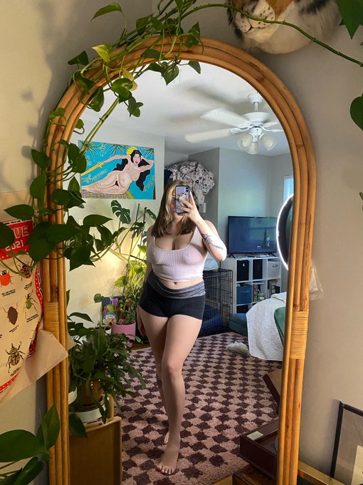 i cleaned my room today pls clap :-) https://t.co/NEppaXSgOW