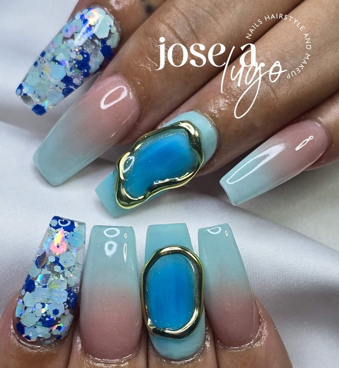 #azul de #tones Miguel Angel Lara 
#neonpowdereffectpalette de Beauty Nails Corp 
#Chrome de #BUMBLEBEE Di’ Royal Nail’s & Distributor 
#josenailshairstyleandmakeup 
#nailsalon #nailtechnique #nailsboricua #nailsfashionnails #naileducation #nailstyle