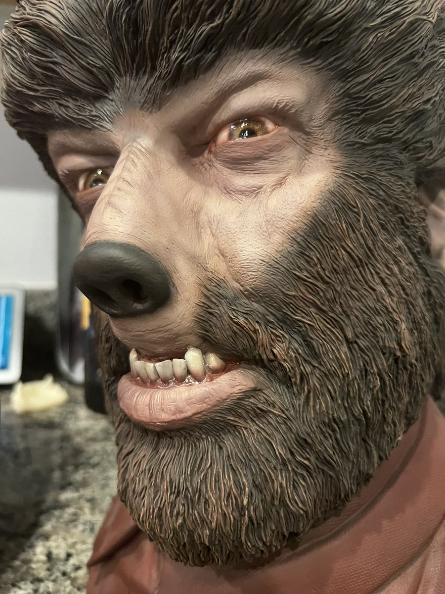 Joey_M_66's tweet photo. Took all day but finished two life size Wolf Man busts from @goblackheart https://t.co/nJFhmwvI1h