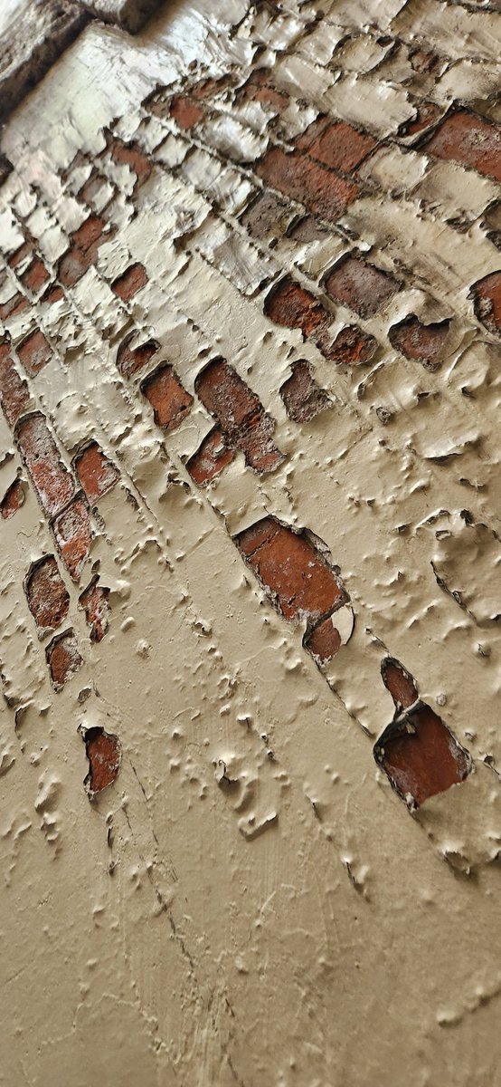 拙者、『今も普通に使われてるけど補修を重ねて大昔からある建築』すこすこ侍 