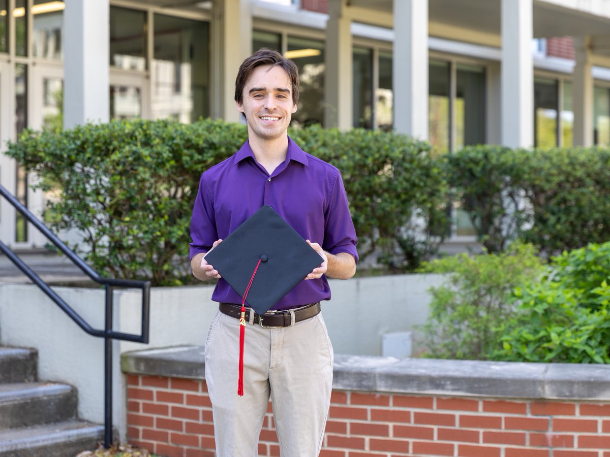 Matthew J. Bowers, a @WKUBiology graduate student from Kenhorst, Pennsylvania, is the 2023-24 recipient of WKU’s John D. Minton Graduate Student Award. Read more about his research at WKU News: bit.ly/4bdQCRy @WKUGradSchool @WkuOgden #WKU #GradSchool #Masters #Biology