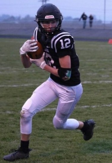 SkylerCade1's tweet photo. After a great conversation with @coach_ylagan, I am grateful to receive an offer to play football at Grinnell College. @Grinnell_FB @eo_sports @MidMajorMedia @SWR_RFT @RARETraining1 @CadeTony @jackmcarthur32 @RecruitNationUS @PrepRedzoneOR @dreambowlgame @toby_lux @StatesGames https://t.co/PPCsWKyBm0