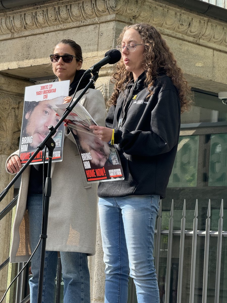 LoveGuerillero's tweet photo. #BringThemHomeNow #LetThemGo #Dus2804 #Düsseldorf OB Henkel, Angehörige der Geiseln , der Leiter des Nelly-Sachs-Haus ein jüdisches Altenwohn- und Pflegeheim, Dr. Oded Horowitz
Vorsitzender der JÜDISCHE GEMEINDE DÜSSELDORF https://t.co/RQpkej0gn0