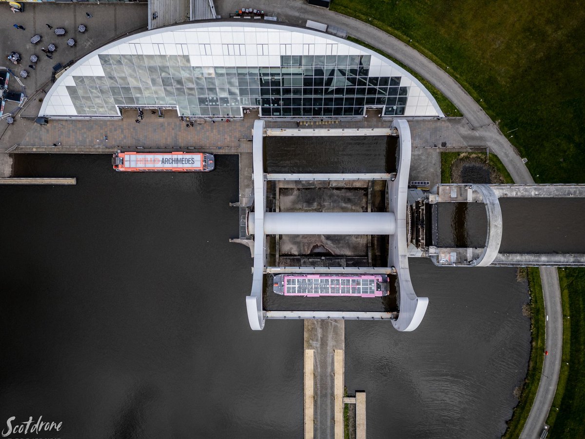 The famous Falkirk Wheel halfway through its turn 😊
#falkirk #visitfalkirk #canalmagic