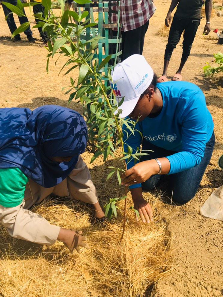 #planetweek 
Soutenons les initiatives communautaires des jeunes pour contrer l'avancée du désert dans le sahel et Surtout contre le changement climatique. 
Avec #jeunesvoixdusahelMali pour la journée de plantation d'arbres à l'école fondamentale de Chetou
Lovely experience
🌱🌍