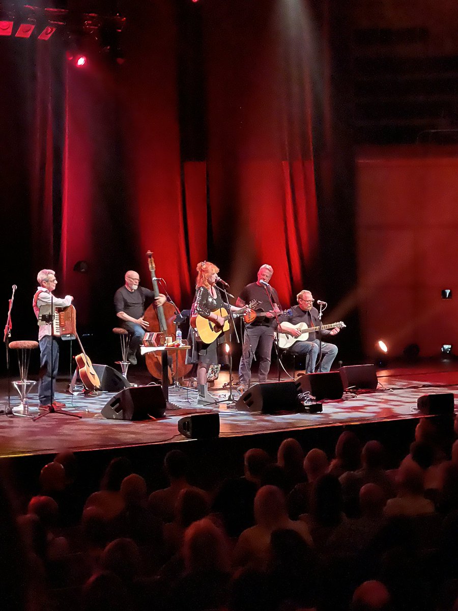 Fantastic @eddireadernews gig in Glasgow tonight. Her rendition of a Ruchill tenement party with her mum as the star of the show was hilarious. Reminded me of my late mum, wee Betty, who always stole the show at such parties. She told me she was known as Ayrshire’s Connie Francis