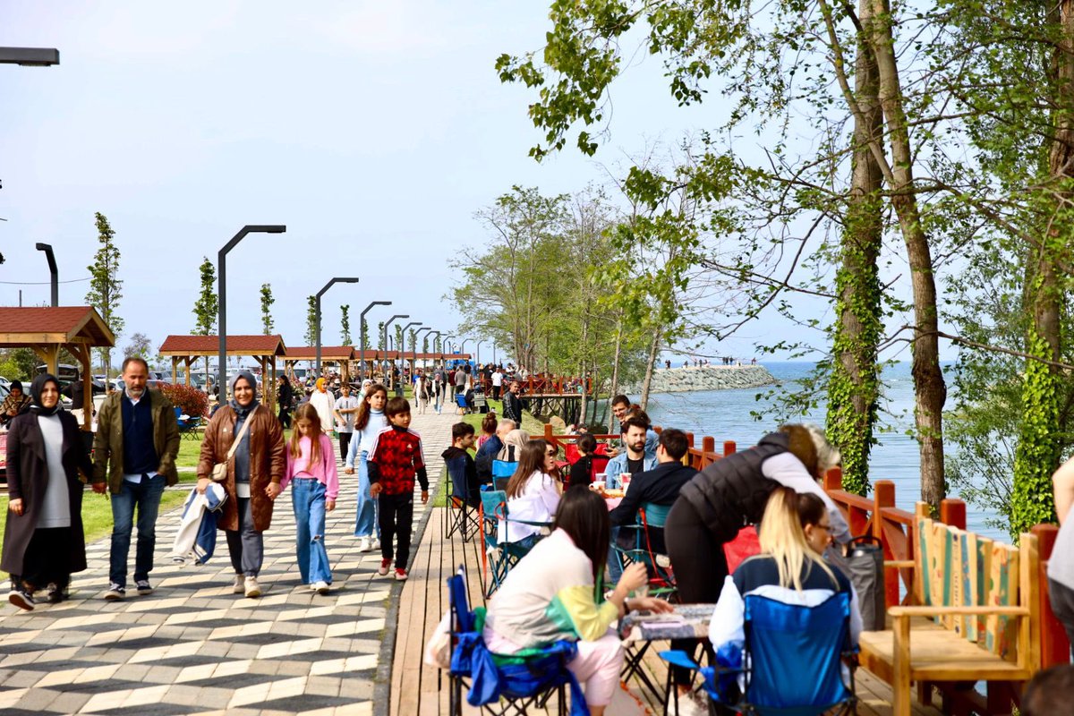 Seviyoruz merkez ❤️

Güneşli bir Ordu gününde, şehrimize armağan ettiğimiz güzellikleri ile kendine hayran bırakan Turnasuyu Kordon Park, Melet ve Durugöl Tabiat Parklarında hemşehrilerimizle bir araya gelmenin mutluluğunu yaşadık.

Sizlerin yüzünü güldürmek, sizlere hizmet