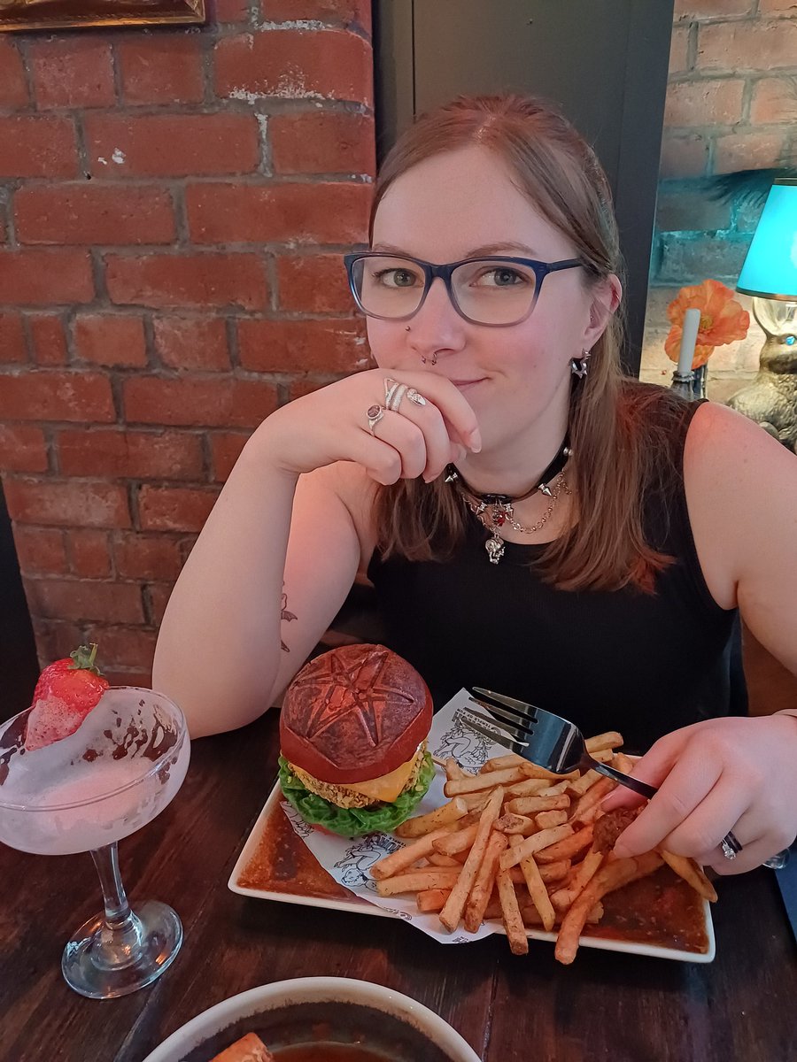 EdMc_Cosh's tweet photo. Always brilliant to be back in Sheffield, and taking @Siantology back to the place we first met was a #classytouch, I think. https://t.co/cUG0b251Kj