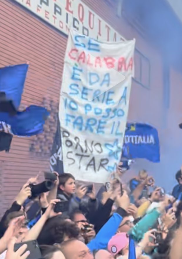 AC_MilanFR's tweet photo. Tant qu'on y est #CALABRIAOUT https://t.co/9JNPysgAqe