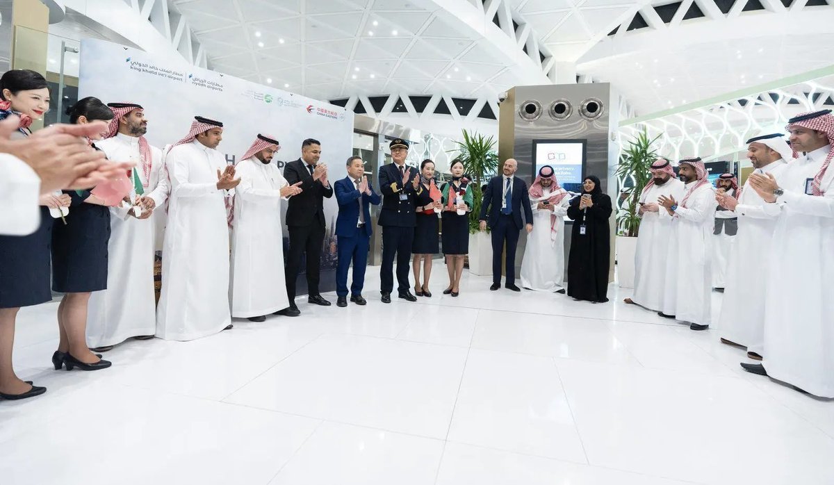 alekhbariyaEN's tweet photo. King Khalid International Airport in #Ritadh, receives the first #China Eastern Airlines flights coming from #Shanghai
#EKHNews_EN https://t.co/HNrTQYYZiL