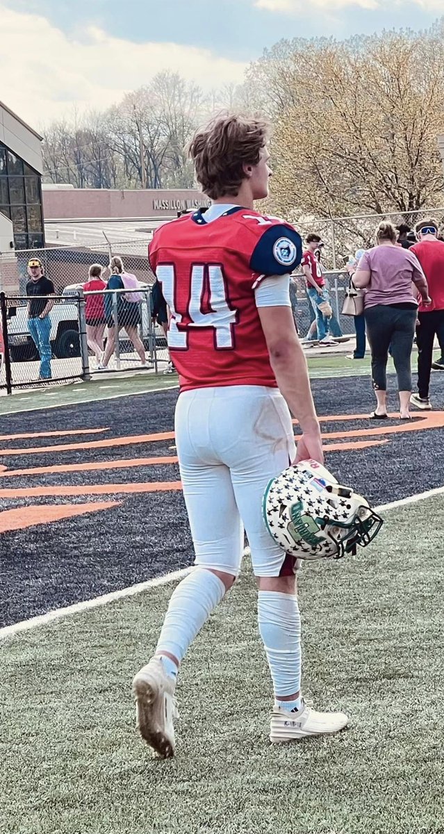 cmhunt1977's tweet photo. @BrycenHunt_ This guy balled out yesterday at the Ohio North/South All Star Game!!!
5 catches for 114yds
22.8 yards per catch
Proud of you Son!!! https://t.co/zu2rFy43U0
