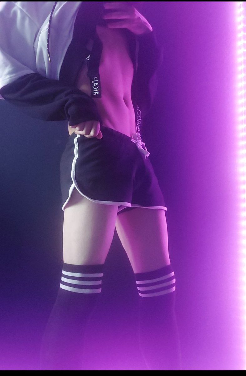 só euzinho gostoso na luz roxa 🤭