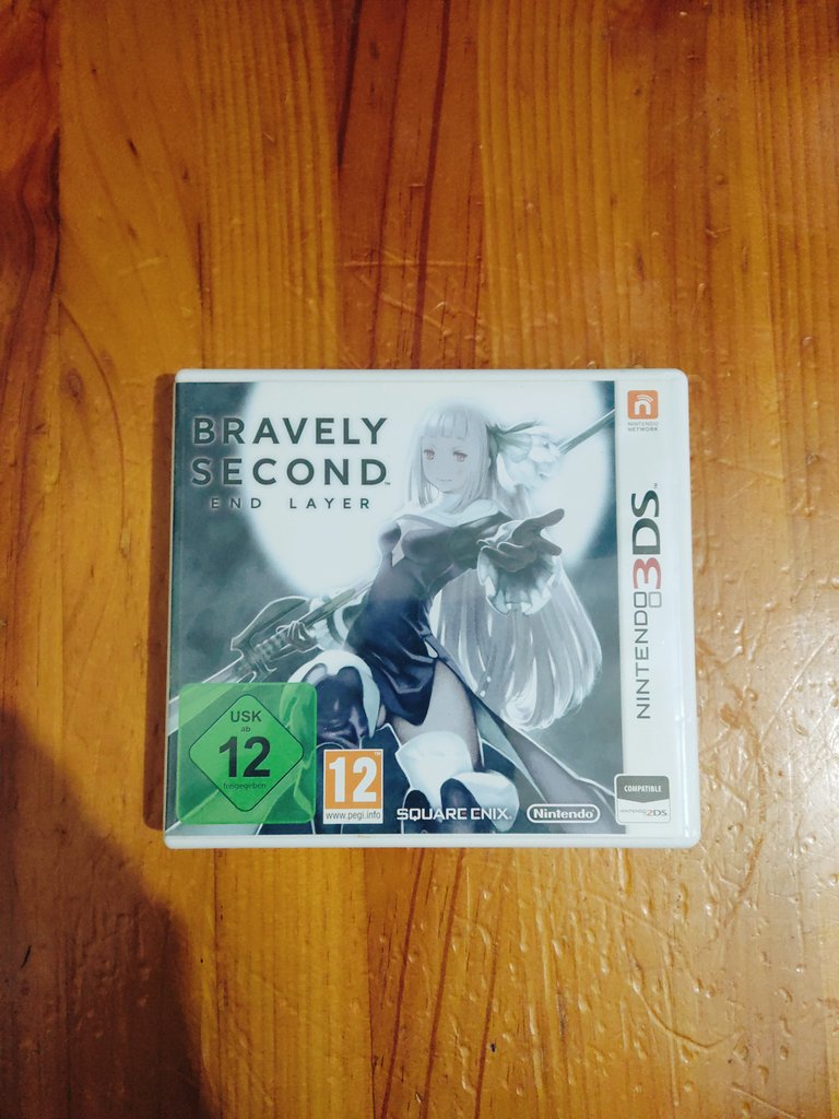 RagnarSan22's tweet photo. Mucho se habla sobre los Bravely Default 1 y 2 pero poco se habla en general de la secuela directa del 1, el #BravelySecondEndLayer.
Este Bravely Second iba a ser un DLC del primer juego pero al final nació un producto bastante bueno, mejorando el sistema de jobs y las batallas.
Es una verdadera lastima que REVO no trabaje en la banda sonora de este juego, porque se nota bastante el cambio sin que el trabajo de #SuperCell sea para nada malo.
Hay algunos personajes del original que repiten como Edea Lee, Tiz Arrior y alguno mas, que ayudan a tirar del carro a los nuevos como Yew Geneolgia que también está bastante bien.
En general es un JRPG bastante bueno que yo RECOMIENDO muchísimo. Así que le doy mi sello de calidad.
🏅🏅🏅
¡VIVA BRAVELY DEFAULT LECHES!