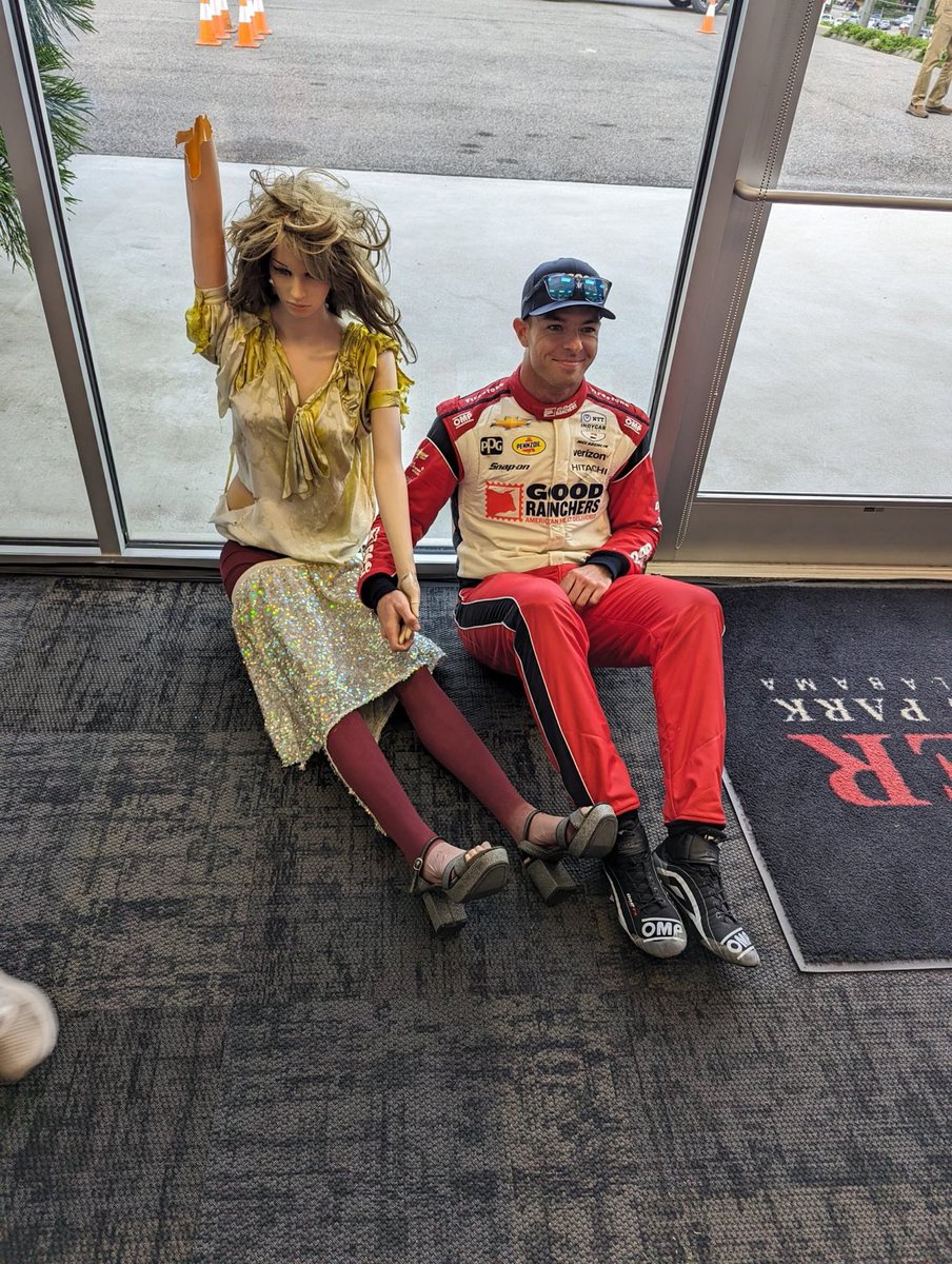 Hickey93's tweet photo. Scott McLaughlin pictured with noted fan, Georgina
📸 @JoeyBarnes85
#IndyCar 💢 #INDYBHM https://t.co/vHHRn4QtKv